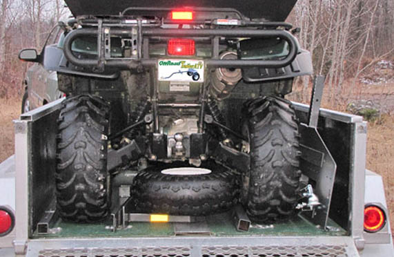 remorque rangée dans un boite de pick-up